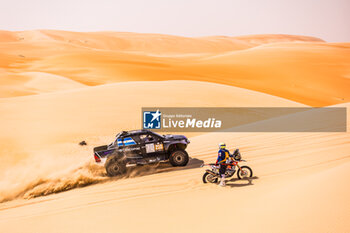 2024-02-28 - 210 YACOPINI Juan Cruz (ARG), OLIVERAS Dani (ESP), Overdrive Racing, Toyota Hilux Overdrive, FIA W2RC, 63 BREISACH Stephan (AUT), KTM 450 Rally, action during the Stage 2 of the 2024 Abu Dhabi Desert Challenge, on February 28, 2024 between Al Dhannah and Mzeer’ah, United Arab Emirates - W2RC - ABU DHABI DESERT CHALLENGE 2024 - RALLY - MOTORS