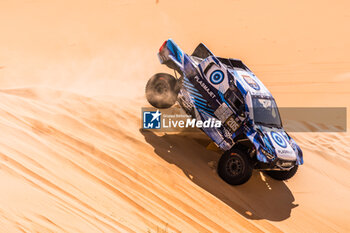 2024-02-28 - 205 KROTOV Denis (KGZ), ZHILTSOV Konstantin (ISR), Overdrive Racing, Toyota Hilux Overdrive, FIA W2RC, action during the Stage 2 of the 2024 Abu Dhabi Desert Challenge, on February 28, 2024 between Al Dhannah and Mzeer’ah, United Arab Emirates - W2RC - ABU DHABI DESERT CHALLENGE 2024 - RALLY - MOTORS