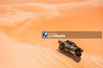 2024-02-28 - 202 CHICHERIT Guerlain (FRA), WINOCQ Alexandre (FRA), Overdrive Racing Toyota Hilux Overdrive, FIA W2RC, action during the Stage 2 of the 2024 Abu Dhabi Desert Challenge, on February 28, 2024 between Al Dhannah and Mzeer’ah, United Arab Emirates - W2RC - ABU DHABI DESERT CHALLENGE 2024 - RALLY - MOTORS