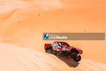 2024-02-28 - 214 KOLOC Aliyyah (SYC), DELAUNAY Sebastien (FRA), Buggyra ZM Racing, Red-Lined Revo T1+, FIA W2RC, action during the Stage 2 of the 2024 Abu Dhabi Desert Challenge, on February 28, 2024 between Al Dhannah and Mzeer’ah, United Arab Emirates - W2RC - ABU DHABI DESERT CHALLENGE 2024 - RALLY - MOTORS