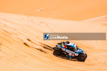 2024-02-28 - 406 BUSI Rebecca (ITA), LAFUENTE Sergio (URY), Onlyfans Racing, BRP Can-Am Maverick XRS TURBO RR, FIA W2RC, action during the Stage 2 of the 2024 Abu Dhabi Desert Challenge, on February 28, 2024 between Al Dhannah and Mzeer’ah, United Arab Emirates - W2RC - ABU DHABI DESERT CHALLENGE 2024 - RALLY - MOTORS
