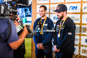 2024-02-28 - JONES Austin (USA), MENA Oriol (ESP), Can-Am Factory Team, Can-Am Maverick, FIA W2RC, portrait during the Stage 2 of the 2024 Abu Dhabi Desert Challenge, on February 28, 2024 between Al Dhannah and Mzeer’ah, United Arab Emirates - W2RC - ABU DHABI DESERT CHALLENGE 2024 - RALLY - MOTORS