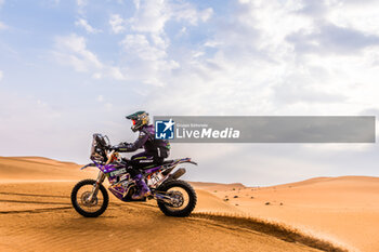 2024-02-29 - 77 O'KELLY Oran (IRL), Vendetta Racing UAE, KTM	450 Rally, FIM W2RC, action during the Stage 3 of the 2024 Abu Dhabi Desert Challenge, on February 29, 2024 in Mzeer’ah, United Arab Emirates - W2RC - ABU DHABI DESERT CHALLENGE 2024 - RALLY - MOTORS
