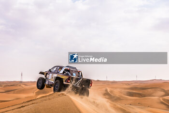 2024-02-29 - 202 CHICHERIT Guerlain (FRA), WINOCQ Alexandre (FRA), Overdrive Racing Toyota Hilux Overdrive, FIA W2RC, action during the Stage 3 of the 2024 Abu Dhabi Desert Challenge, on February 29, 2024 in Mzeer’ah, United Arab Emirates - W2RC - ABU DHABI DESERT CHALLENGE 2024 - RALLY - MOTORS