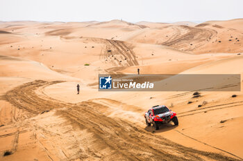 2024-02-29 - 214 KOLOC Aliyyah (SYC), DELAUNAY Sebastien (FRA), Buggyra ZM Racing, Red-Lined Revo T1+, FIA W2RC, action during the Stage 3 of the 2024 Abu Dhabi Desert Challenge, on February 29, 2024 in Mzeer’ah, United Arab Emirates - W2RC - ABU DHABI DESERT CHALLENGE 2024 - RALLY - MOTORS