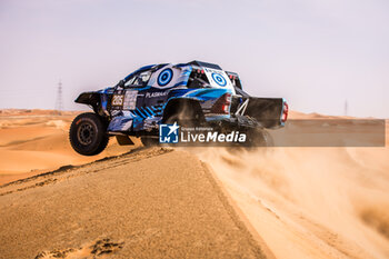 2024-02-29 - 205 KROTOV Denis (KGZ), ZHILTSOV Konstantin (ISR), Overdrive Racing, Toyota Hilux Overdrive, FIA W2RC, action during the Stage 3 of the 2024 Abu Dhabi Desert Challenge, on February 29, 2024 in Mzeer’ah, United Arab Emirates - W2RC - ABU DHABI DESERT CHALLENGE 2024 - RALLY - MOTORS