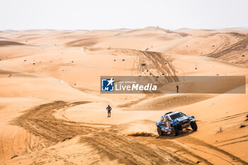 2024-02-29 - 205 KROTOV Denis (KGZ), ZHILTSOV Konstantin (ISR), Overdrive Racing, Toyota Hilux Overdrive, FIA W2RC, action during the Stage 3 of the 2024 Abu Dhabi Desert Challenge, on February 29, 2024 in Mzeer’ah, United Arab Emirates - W2RC - ABU DHABI DESERT CHALLENGE 2024 - RALLY - MOTORS