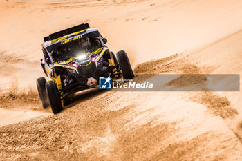 2024-02-29 - 304 JONES Austin (USA), MENA Oriol (ESP), Can-Am Factory Team, Can-Am Maverick, FIA W2RC, action during the Stage 3 of the 2024 Abu Dhabi Desert Challenge, on February 29, 2024 in Mzeer’ah, United Arab Emirates - W2RC - ABU DHABI DESERT CHALLENGE 2024 - RALLY - MOTORS