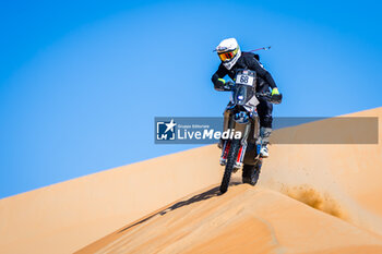 2024-03-01 - 68 PUREVDORJ Murun (MNG), KTM 450 EXC, action during the Stage 4 of the 2024 Abu Dhabi Desert Challenge, on March 1, 2024 in Mzeer’ah, United Arab Emirates - W2RC - ABU DHABI DESERT CHALLENGE 2024 - RALLY - MOTORS