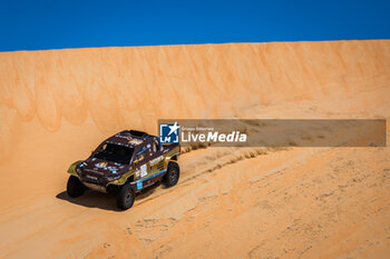 2024-03-01 - 202 CHICHERIT Guerlain (FRA), WINOCQ Alexandre (FRA), Overdrive Racing Toyota Hilux Overdrive, FIA W2RC, action during the Stage 4 of the 2024 Abu Dhabi Desert Challenge, on March 1, 2024 in Mzeer’ah, United Arab Emirates - W2RC - ABU DHABI DESERT CHALLENGE 2024 - RALLY - MOTORS
