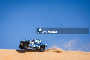 2024-03-01 - 205 KROTOV Denis (KGZ), ZHILTSOV Konstantin (ISR), Overdrive Racing, Toyota Hilux Overdrive, FIA W2RC, action during the Stage 4 of the 2024 Abu Dhabi Desert Challenge, on March 1, 2024 in Mzeer’ah, United Arab Emirates - W2RC - ABU DHABI DESERT CHALLENGE 2024 - RALLY - MOTORS