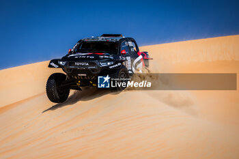 2024-03-01 - 208 VARIAWA Saoud (ZAF), CAZALET François (FRA), Toyota Gazoo Racing, Toyota GR DKR Hilux, FIA W2RC, action during the Stage 4 of the 2024 Abu Dhabi Desert Challenge, on March 1, 2024 in Mzeer’ah, United Arab Emirates - W2RC - ABU DHABI DESERT CHALLENGE 2024 - RALLY - MOTORS
