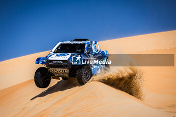 2024-03-01 - 205 KROTOV Denis (KGZ), ZHILTSOV Konstantin (ISR), Overdrive Racing, Toyota Hilux Overdrive, FIA W2RC, action during the Stage 4 of the 2024 Abu Dhabi Desert Challenge, on March 1, 2024 in Mzeer’ah, United Arab Emirates - W2RC - ABU DHABI DESERT CHALLENGE 2024 - RALLY - MOTORS