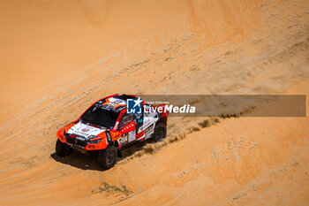 2024-03-01 - 214 KOLOC Aliyyah (SYC), DELAUNAY Sebastien (FRA), Buggyra ZM Racing, Red-Lined Revo T1+, FIA W2RC, action during the Stage 4 of the 2024 Abu Dhabi Desert Challenge, on March 1, 2024 in Mzeer’ah, United Arab Emirates - W2RC - ABU DHABI DESERT CHALLENGE 2024 - RALLY - MOTORS
