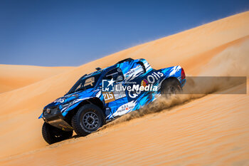 2024-03-01 - 215 BAUD Lionel (FRA), BAUD Lucie (FRA), Overdrive Racing, Toyota Hilux Overdrive, FIA W2RC, action during the Stage 4 of the 2024 Abu Dhabi Desert Challenge, on March 1, 2024 in Mzeer’ah, United Arab Emirates - W2RC - ABU DHABI DESERT CHALLENGE 2024 - RALLY - MOTORS