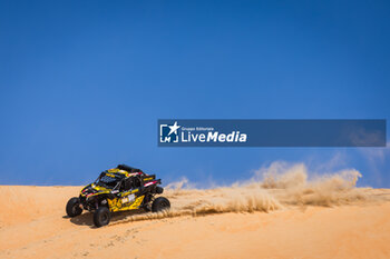 2024-03-01 - 304 JONES Austin (USA), MENA Oriol (ESP), Can-Am Factory Team, Can-Am Maverick, FIA W2RC, action during the Stage 4 of the 2024 Abu Dhabi Desert Challenge, on March 1, 2024 in Mzeer’ah, United Arab Emirates - W2RC - ABU DHABI DESERT CHALLENGE 2024 - RALLY - MOTORS