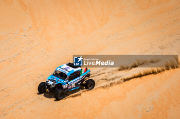 2024-03-01 - 406 BUSI Rebecca (ITA), LAFUENTE Sergio (URY), Onlyfans Racing, BRP Can-Am Maverick XRS TURBO RR, FIA W2RC, action during the Stage 4 of the 2024 Abu Dhabi Desert Challenge, on March 1, 2024 in Mzeer’ah, United Arab Emirates - W2RC - ABU DHABI DESERT CHALLENGE 2024 - RALLY - MOTORS