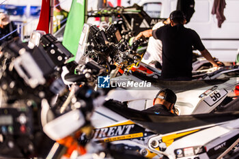 2024-03-01 - mechanic, mecanicien during the Stage 4 of the 2024 Abu Dhabi Desert Challenge, on March 1, 2024 in Mzeer’ah, United Arab Emirates - W2RC - ABU DHABI DESERT CHALLENGE 2024 - RALLY - MOTORS