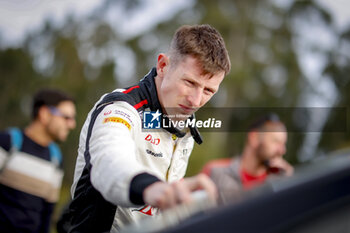 2024-05-09 - EVANS Elfyn, Toyota GR Yaris Rally1, portrait during the Rally de Portugal 2024, 5th round of the 2024 WRC World Rally Car Championship, from May 9 to 12, 2024 at Matoshinhos, Portugal - AUTO - WRC - RALLY DE PORTUGAL 2024 - RALLY - MOTORS