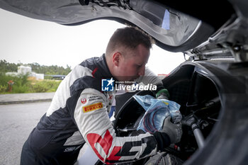 2024-05-09 - JOHNSTON Aaron, Toyota GR Yaris Rally1, portrait during the Rally de Portugal 2024, 5th round of the 2024 WRC World Rally Car Championship, from May 9 to 12, 2024 at Matoshinhos, Portugal - AUTO - WRC - RALLY DE PORTUGAL 2024 - RALLY - MOTORS