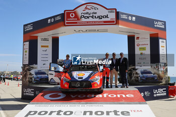 2024-05-12 - 08 TANAK Ott, JARVEOJA Martin, Hyundai I20 Rally1, podium, portrait Matosinhos during the Rally de Portugal 2024, 5th round of the 2024 WRC World Rally Car Championship, from May 9 to 12, 2024 at Matoshinhos, Portugal - AUTO - WRC - RALLY DE PORTUGAL 2024 - RALLY - MOTORS