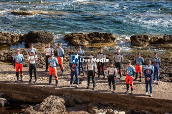 2024-05-30 - All the driver of wrc posing for the family photo during the WRC Rally Italia Sardegna 2024 - WRC - RALLY D'ITALIA SARDEGNA - RALLY - MOTORS