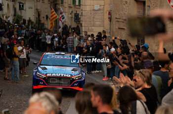 2024-05-30 - The driver Teemu SUNINEN and is co-driver Mikko MARKKULA on Hyundai i20 during the city parade of WRC Rally Italia Sardegna 2024 - WRC - RALLY D'ITALIA SARDEGNA - RALLY - MOTORS