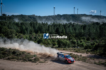 2024-06-01 - The driver Daniel SORDO and is co-driver Candido CARRERA on Hyundai i20N Rally1 in action during Day 2 of Rally Italia Sardegna 2024 - WRC - RALLY D'ITALIA SARDEGNA - RALLY - MOTORS