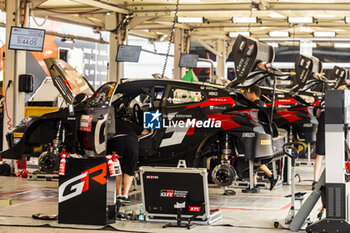 2024-05-30 - 18 KATSUTA Takamoto, JOHNSTON Aaron, Toyota GR Yaris Rally1, ambiance during the Rally Italia Sardegna 2024, 6th round of the 2024 WRC World Rally Car Championship, from May 30 to June 2, 2024 at Alghero, Sardegna - AUTO - WRC - RALLY ITALIA SARDEGNA 2024 - RALLY - MOTORS