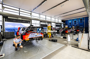 2024-05-30 - 11 NEUVILLE Thierry, WYDAEGHE Martijn, Hyundai I20 Rally1, ambiance during the Rally Italia Sardegna 2024, 6th round of the 2024 WRC World Rally Car Championship, from May 30 to June 2, 2024 at Alghero, Sardegna - AUTO - WRC - RALLY ITALIA SARDEGNA 2024 - RALLY - MOTORS