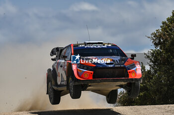 2024-06-01 - The Driver Ott Tanak And Co-Driver Martin Jarveoja Of The Hyundai Shell Mobis World Rally Team, Hyundaii20 N Rally1 Hybrid,They Face The 2nd, Of The Race, During Fia World Rally Championship Wrc Rally Italia Sardegna 2024 01 June, Alghero Italy - FIA WORLD RALLY CHAMPIONSHIP WRC RALLY ITALIA SARDEGNA 2024  - RALLY - MOTORS