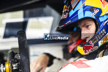 2024-05-31 - EVANS Elfyn, Toyota GR Yaris Rally1, portrait during the Rally Italia Sardegna 2024, 6th round of the 2024 WRC World Rally Car Championship, from May 30 to June 2, 2024 at Alghero, Sardegna - AUTO - WRC - RALLY ITALIA SARDEGNA 2024 - RALLY - MOTORS