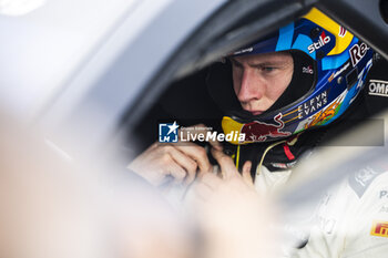 2024-05-31 - EVANS Elfyn, Toyota GR Yaris Rally1, portrait during the Rally Italia Sardegna 2024, 6th round of the 2024 WRC World Rally Car Championship, from May 30 to June 2, 2024 at Alghero, Sardegna - AUTO - WRC - RALLY ITALIA SARDEGNA 2024 - RALLY - MOTORS