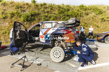 2024-05-31 - 06 SORDO Dani, CARRERA Cándido, Hyundai I20 Rally1, ambiance during the Rally Italia Sardegna 2024, 6th round of the 2024 WRC World Rally Car Championship, from May 30 to June 2, 2024 at Alghero, Sardegna - AUTO - WRC - RALLY ITALIA SARDEGNA 2024 - RALLY - MOTORS