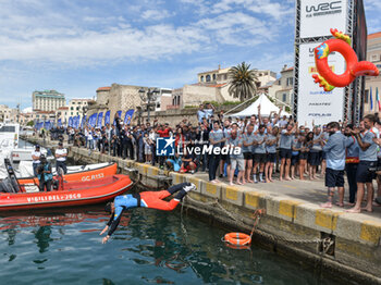 2024-06-02 - The Driver Ott Tanak And Co-Driver Martin Jarveoja Of The Hyundai Shell Mobis World Rally Team, Hyundaii20 N Rally1 Hybrid , Challenges The Famous Dive Into The Sea In Alghero During Fia World Rally Championship Wrc Rally Italia Sardegna 2024 02 June, Alghero Italy - FIA WORLD RALLY CHAMPIONSHIP WRC RALLY ITALIA SARDEGNA 2024  - RALLY - MOTORS