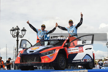 2024-06-02 - The Driver Ott Tanak And Co-Driver Martin Jarveoja Of The Hyundai Shell Mobis World Rally Team, Hyundaii20 N Rally1 HybridIn Celebrating The Final Podium in Alghero During Fia World Rally Championship Wrc Rally Italia Sardegna 2024 02 June, Alghero Italy - FIA WORLD RALLY CHAMPIONSHIP WRC RALLY ITALIA SARDEGNA 2024  - RALLY - MOTORS