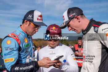 2024-10-20 - Thierry NEUVILLE(Bel), Takamoto KATSUTA(Jpn),Elfyn EVANS(Gbr) talk at the and ofWRC Central European Rally 17-20 October 2024 - WRC CENTRAL EUROPEAN RALLY - RALLY - MOTORS