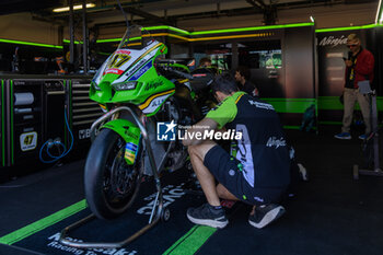 2024-06-15 - Box Axel Bassani (ITA) Kawasaki ZX-10RR, Kawasaki Racing Team WorldSBK during FIM Superbike World Championship Pirelli 
Emilia-Romagna Round at Misano World Circuit, Misano Adriatico, Italy on June 15, 2024 - SBK - SUPERPOLE AND RACE 1 PIRELLI EMILIA-ROMAGNA ROUND - SUPERBIKE - MOTORS