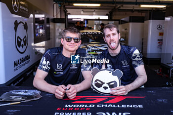 2024-05-18 - #90 Ezequiel Perez Companc, Alexander Sims Of The Team Madpanda Motorsport, Mercedes-Amg Gt3 Evo, They Face Autograph Session During Fanatec GT World Challange Misano 2024 , 18 May , In Misano , Italy - FANATEC GT WORLD CHALLANGE MISANO 2024 - GRAND TOURISM - MOTORS