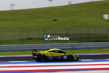 2024-05-18 - 77 RATTICAN Joshua (gbr), LEBRON Thomas (gbr), Elite Motorsport with Entire Race Engineering, McLaren Artura GT4, action during the 2nd round of the 2024 GT4 European Series powered by Rafa Racing Club on the Misano World Circuit Marco Simoncelli, from May 17 to 19, 2024 in Misano Adriatico, Italy - AUTO - GT4 EUROPEAN SERIES MISANO 2024 - GRAND TOURISM - MOTORS