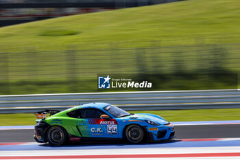 2024-05-18 - 44 KRISTENSEN Oskar (den), ANGELARD Maksymilian (pol), Allied-Racing, Porsche 718 Cayman GT4 RS CS, action during the 2nd round of the 2024 GT4 European Series powered by Rafa Racing Club on the Misano World Circuit Marco Simoncelli, from May 17 to 19, 2024 in Misano Adriatico, Italy - AUTO - GT4 EUROPEAN SERIES MISANO 2024 - GRAND TOURISM - MOTORS