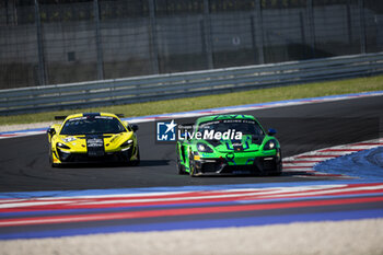 2024-05-18 - 77 RATTICAN Joshua (gbr), LEBRON Thomas (gbr), Elite Motorsport with Entire Race Engineering, McLaren Artura GT4, action 04 BOTTEMANE Sacha (fra), MARTINS Lonni (fra), AV Racing, Posche 718 Cayman GT4 RS CS, action during the 2nd round of the 2024 GT4 European Series powered by Rafa Racing Club on the Misano World Circuit Marco Simoncelli, from May 17 to 19, 2024 in Misano Adriatico, Italy - AUTO - GT4 EUROPEAN SERIES MISANO 2024 - GRAND TOURISM - MOTORS