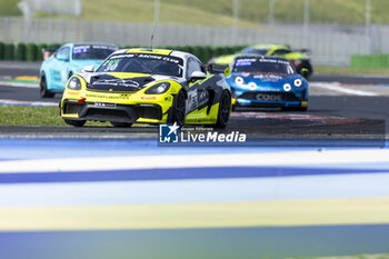 2024-05-18 - 30 ZULAUF Finn (ger), KRONBERG Max (ger), W&S Motorsport, Porsche 718 Cayman GT4 RS CS, action during the 2nd round of the 2024 GT4 European Series powered by Rafa Racing Club on the Misano World Circuit Marco Simoncelli, from May 17 to 19, 2024 in Misano Adriatico, Italy - AUTO - GT4 EUROPEAN SERIES MISANO 2024 - GRAND TOURISM - MOTORS