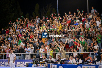 2024-07-04 - Fans of Italy, Joy - SARDINIA CUP 2024 - ITALY VS GREECE - INTERNATIONALS - WATERPOLO