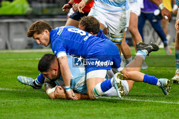 09/11/2024 - Argentina's Joel Sclavi scores a try hindered by Italy's Martin Page-Relo - ITALY VS ARGENTINA - AUTUMN NATIONS SERIES - RUGBY