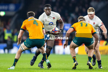 09/11/2024 - Maro Itoje of England under pressure from Nick Frost and James Slipper of Australia during the Autumn Nations Series 2024 rugby union match between England and Australia on 9 November 2024 at Allianz Stadium in Twickenham, England - RUGBY - AUTUMN NATIONS SERIES 2024 - ENGLAND V AUSTRALIA - AUTUMN NATIONS SERIES - RUGBY