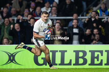 09/11/2024 - Ollie Sleightholme of England scores his sides fourth try during the Autumn Nations Series 2024 rugby union match between England and Australia on 9 November 2024 at Allianz Stadium in Twickenham, England - RUGBY - AUTUMN NATIONS SERIES 2024 - ENGLAND V AUSTRALIA - AUTUMN NATIONS SERIES - RUGBY