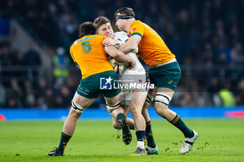 09/11/2024 - Tommy Freeman of England under pressure from Nick Frost of Australia during the Autumn Nations Series 2024 rugby union match between England and Australia on 9 November 2024 at Allianz Stadium in Twickenham, England - RUGBY - AUTUMN NATIONS SERIES 2024 - ENGLAND V AUSTRALIA - AUTUMN NATIONS SERIES - RUGBY