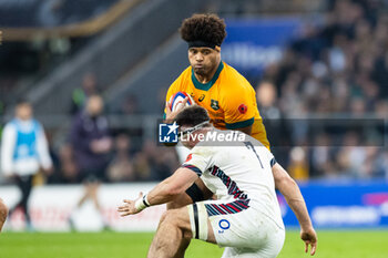 09/11/2024 - Rob Valetini of Australia under pressure from Tom Curry of England during the Autumn Nations Series 2024 rugby union match between England and Australia on 9 November 2024 at Allianz Stadium in Twickenham, England - RUGBY - AUTUMN NATIONS SERIES 2024 - ENGLAND V AUSTRALIA - AUTUMN NATIONS SERIES - RUGBY