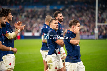 16/11/2024 - Players of France celebrating after the Autumn Nations Series 2024, rugby union match between France and New Zealand on 16 November 2024 at Stade de France in Saint-Denis near Paris, France - RUGBY - AUTUMN NATIONS SERIES 2024 - FRANCE V NEW ZEALAND - AUTUMN NATIONS SERIES - RUGBY